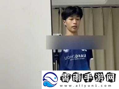 小奶狗腹肌体育生天台放烟花