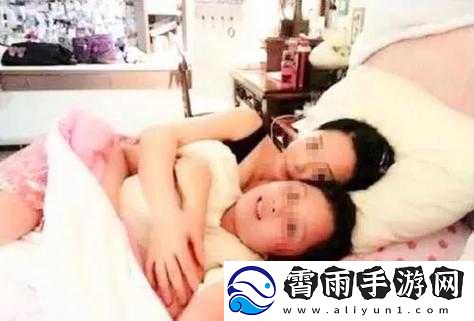 从后面抱着妈妈