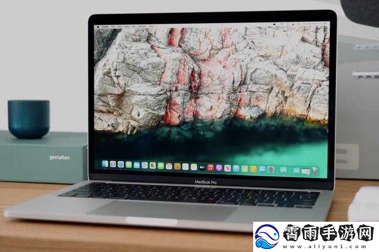 16-岁-macbookpro-日本：青春与科技的交融