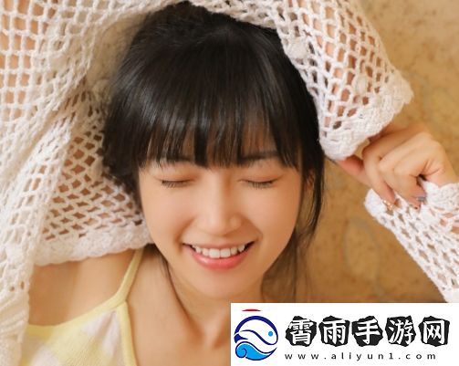 已满十八岁从此进入戴好耳机的体验极佳：音质清晰让我沉浸在音乐中！