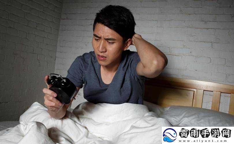 男生晚上睡不着想找点什么做