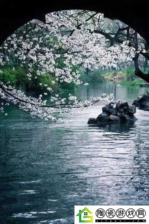 桃花洞口溪水潺潺-别有一番景致