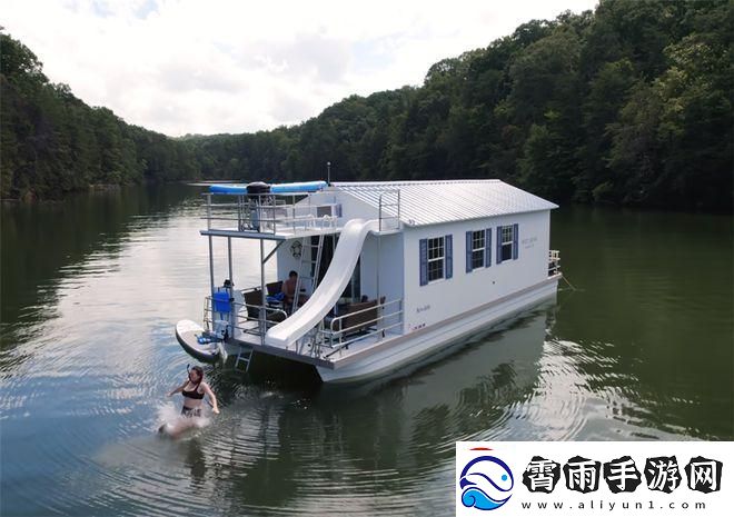 张篵雨水上阁楼