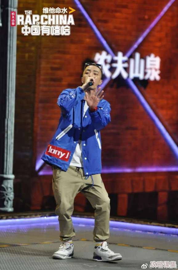 小女孩rapper仙踪林台：当童趣遇上街头文化-燃爆全场的音乐盛宴！