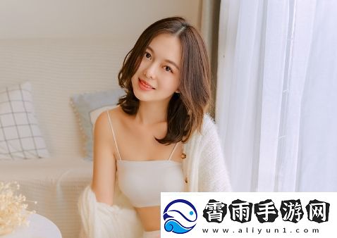游泳馆里的两个教练孟月月专业优秀友