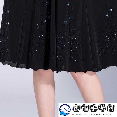 妈妈半截裙高腰烫钻：时尚与优雅并存