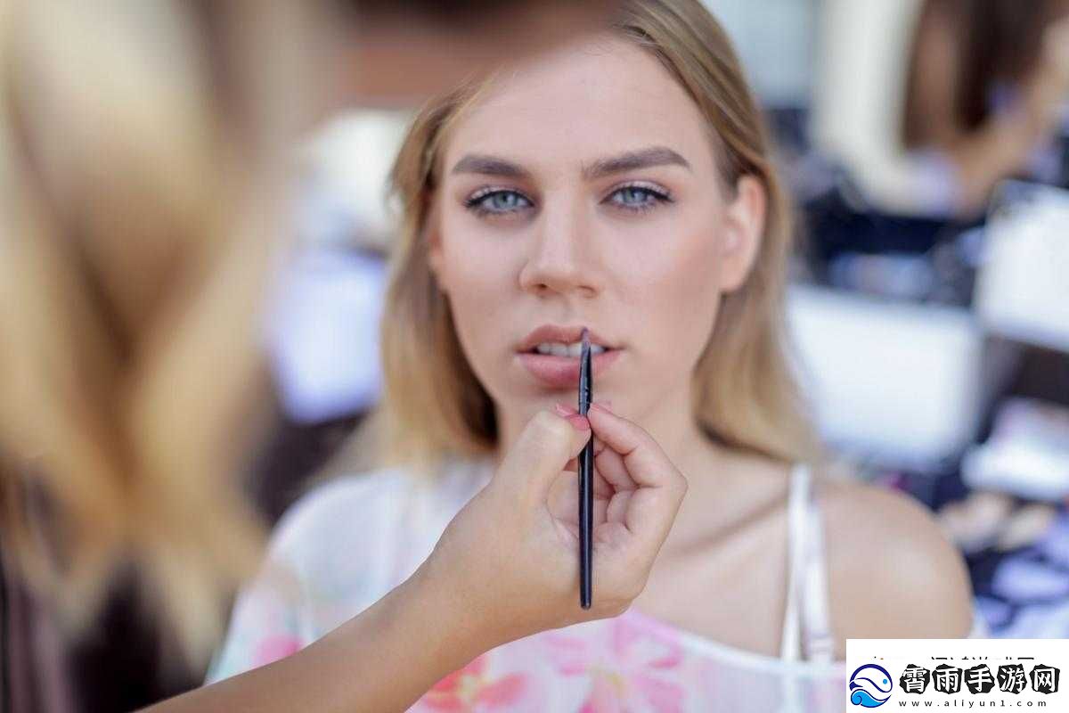 YSL蜜桃棕调色：打造独特魅力妆容