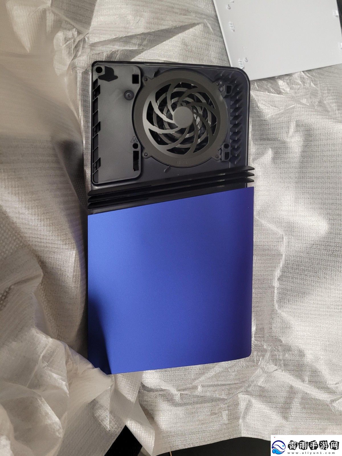 据报道索尼PS5Slim主机盖与PS5Pro不兼容无限数码