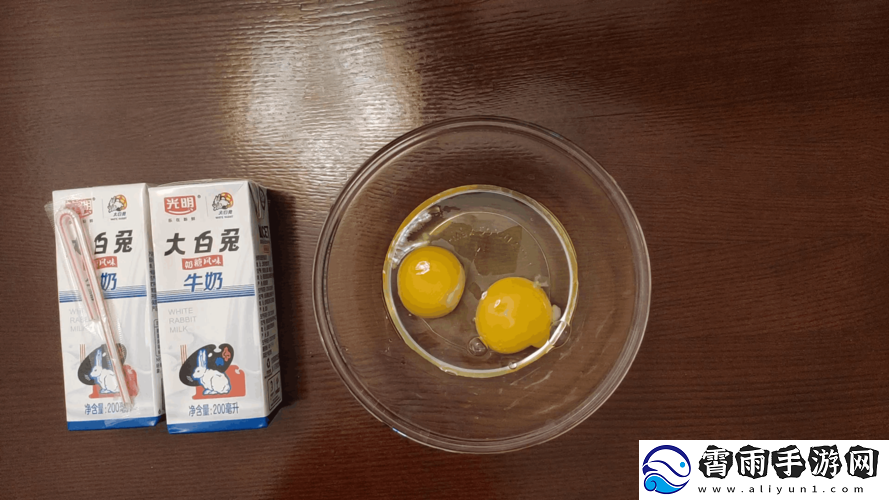 大白兔上的两颗葡萄究竟有何寓意