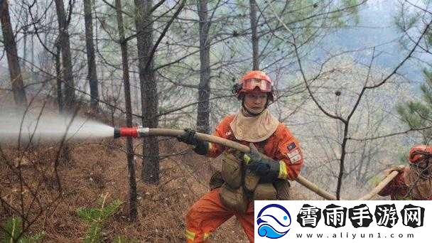 五个消防员帮忙取电动棒：背后的故事