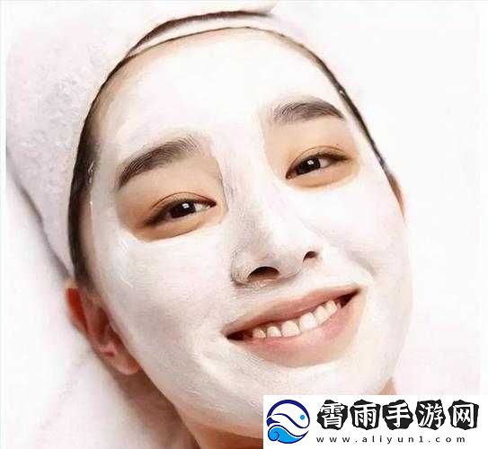 一边下奶一吃敷面膜视频