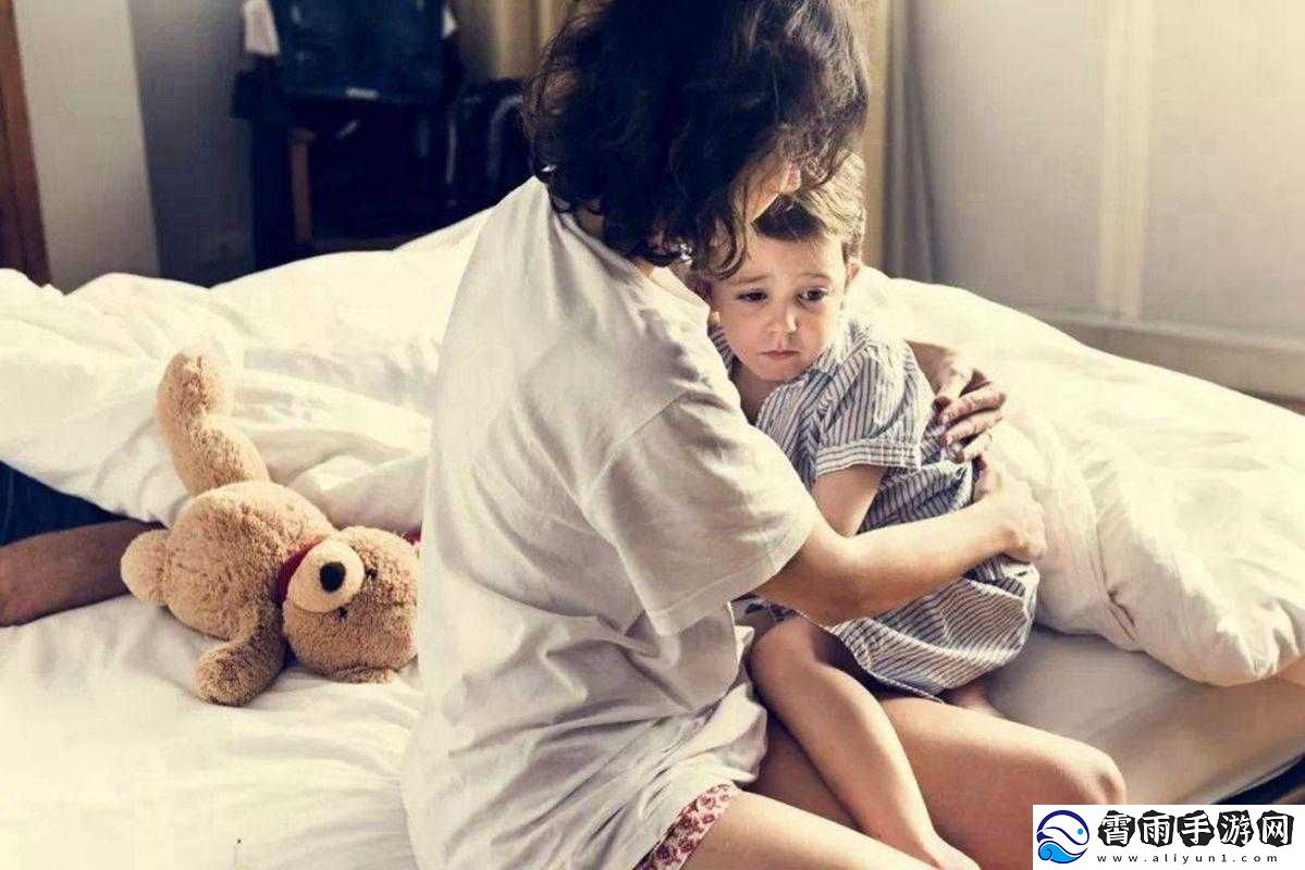 妈妈总是半夜装睡配合孩子：背后的爱与温暖