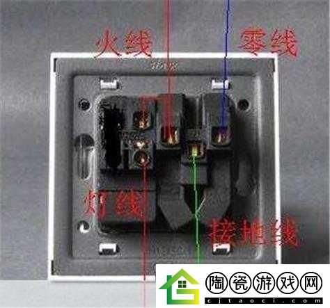 班长成为全班的插座作文：1.-班长：连接同学心灵的插座