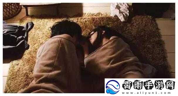男生女生一起嗟嗟嗟很痛：青春的别样体验