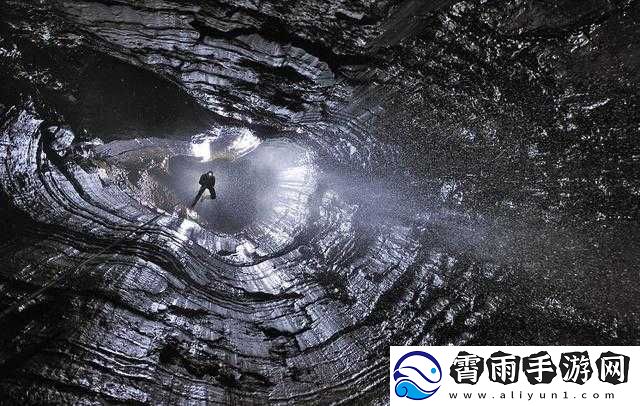 双指探洞：探索未知的私密世界