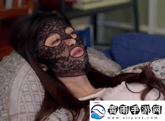 一边摸一边敷面膜-电视剧新潮流-网友：这操作猛如虎！