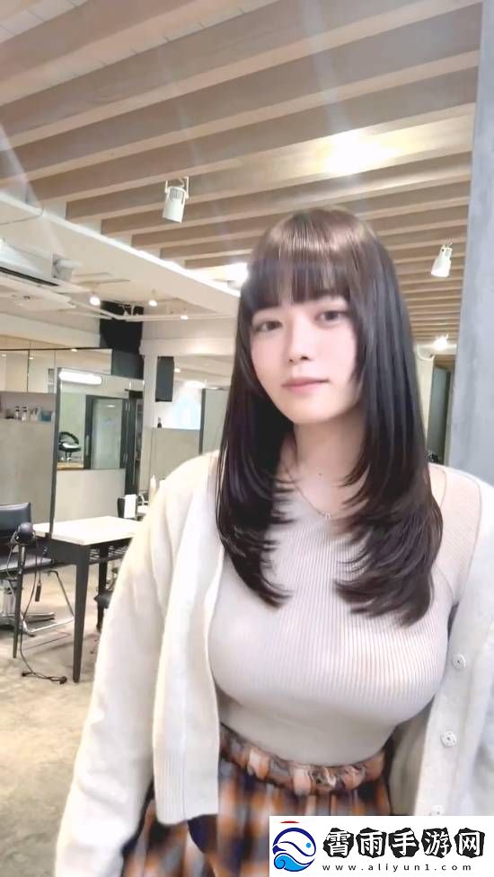 东云海发视频晒新发型知性少女韵味十足