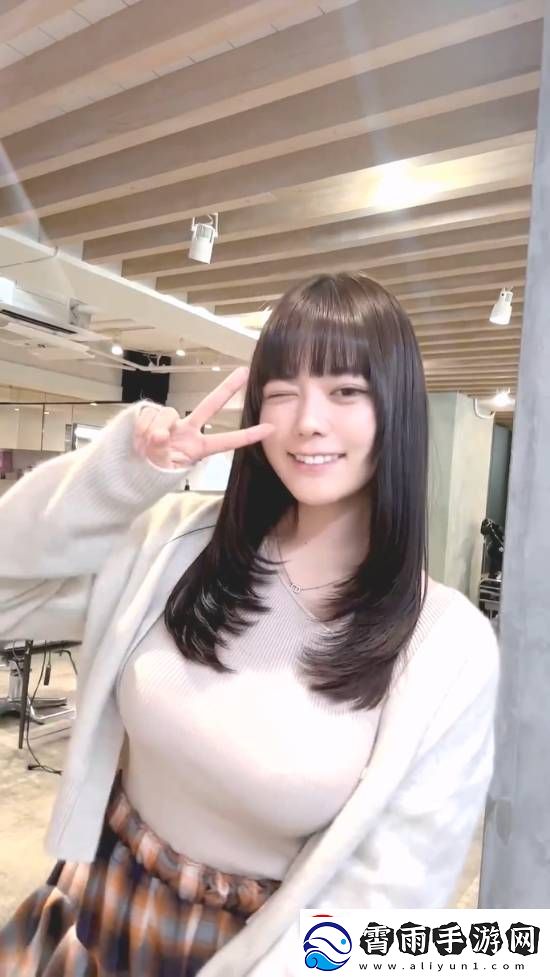 东云海发视频晒新发型知性少女韵味十足