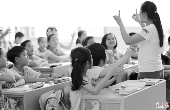 老师把女班长的内裤扒了-事件引发全校师生热议-家长纷纷要求学校调查处理措施