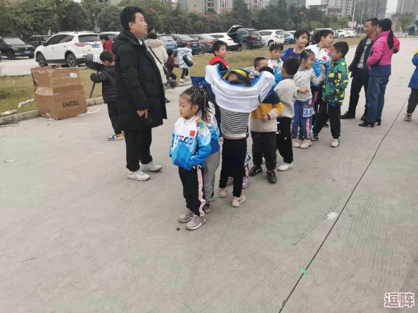 男女生拆拆拆很痛轮滑鞋