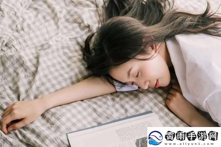 兰姨捂着嘴怕发出声音吵到友