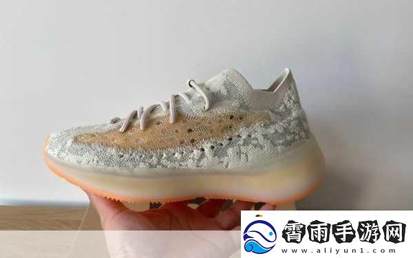 Yeezy380水蜜桃-1.-＂Yeezy-380水蜜桃：夏日鞋款的清新选择